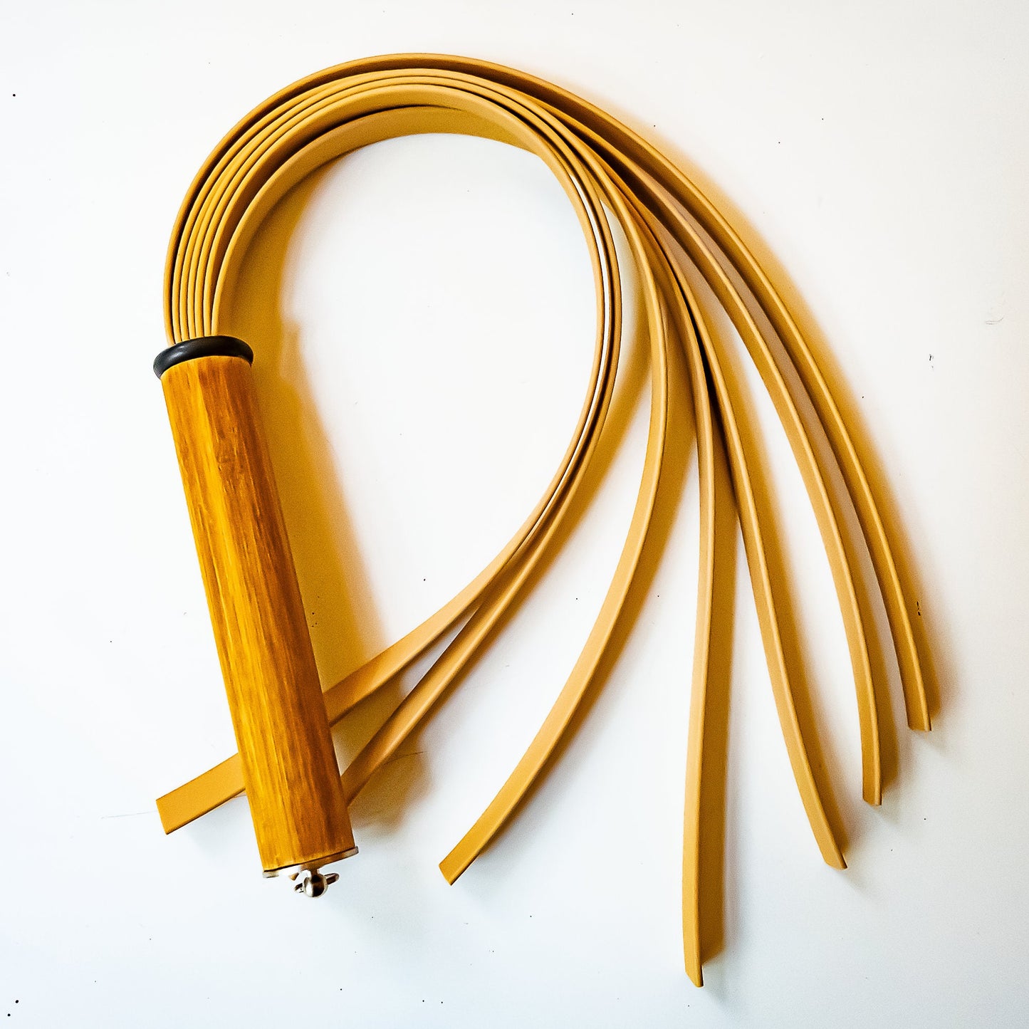 Pop Art/Vanilla. 61cm/24" BioThane-Peitsche mit 7 Strängen