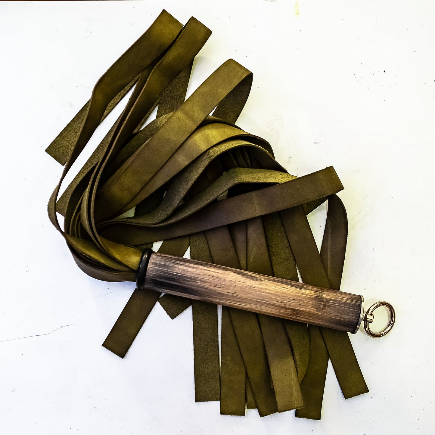 The Lizard. 61cm/24" Leather Flogger