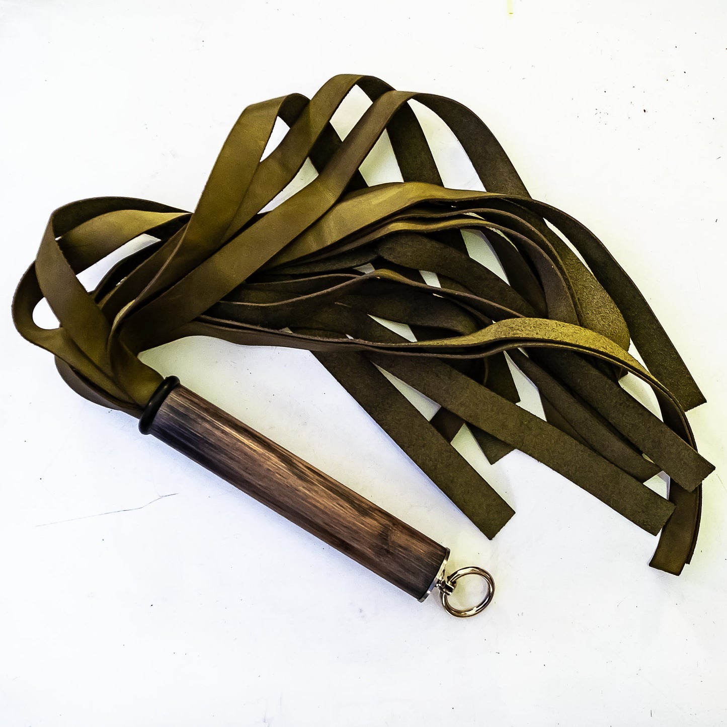 The Lizard. 61cm/24" Leather Flogger