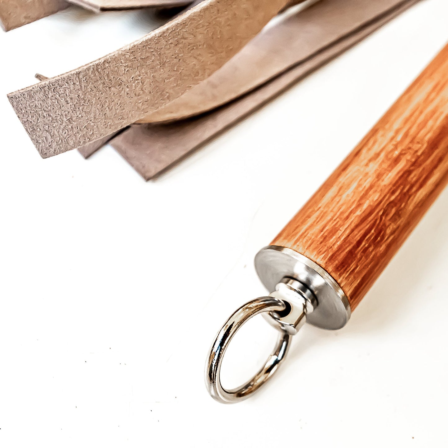 Pappardelle/Vegan/Grigio. 61cm/24" floggers