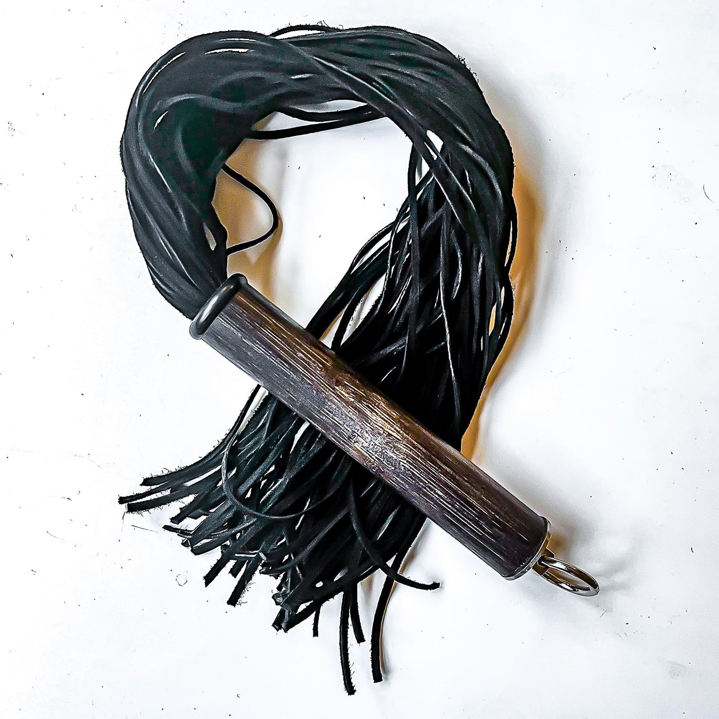 Linguine/Nero. 61cm/24" Veloursleder-Flogger