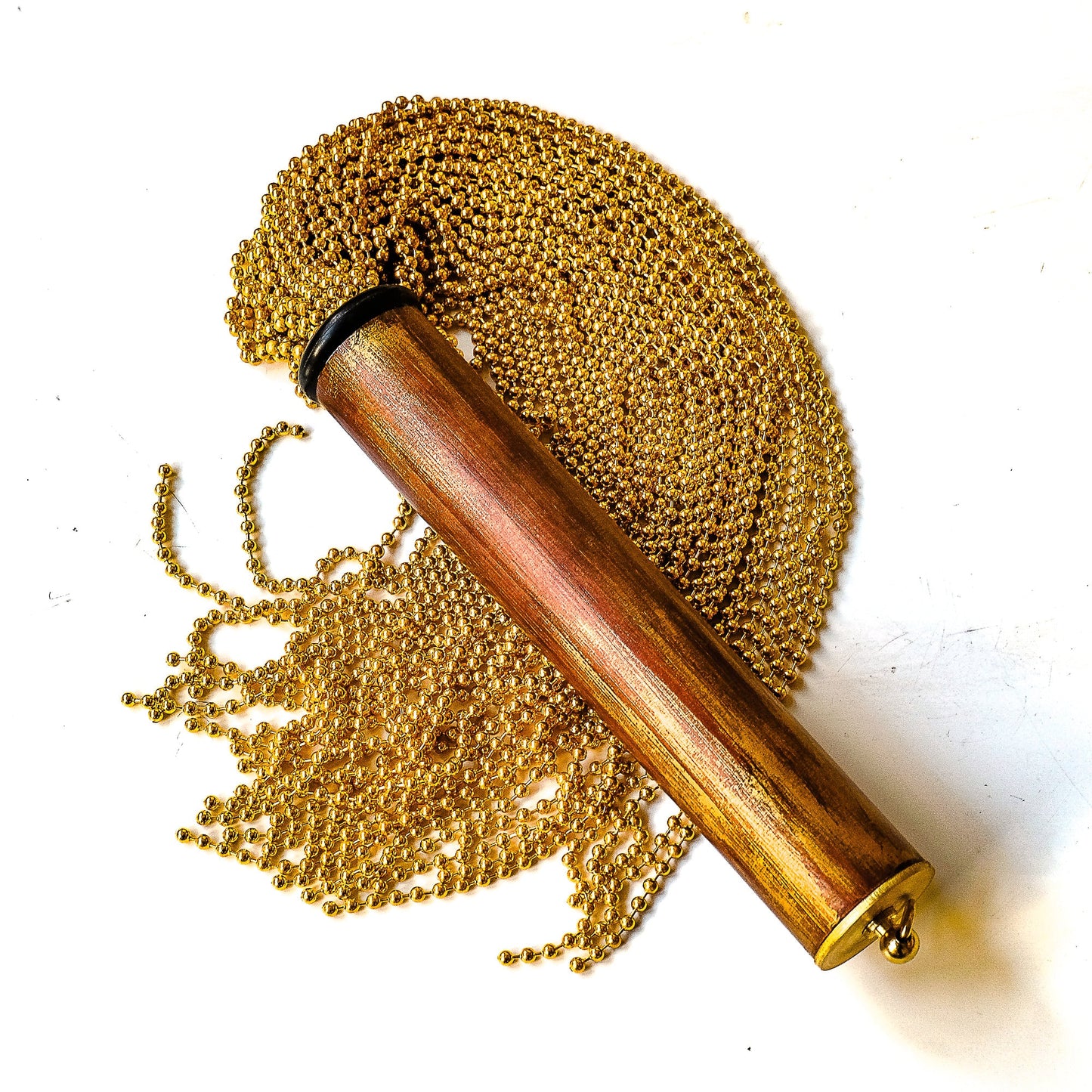 Solid Gold. 53cm/21" Kugelketten-Flogger