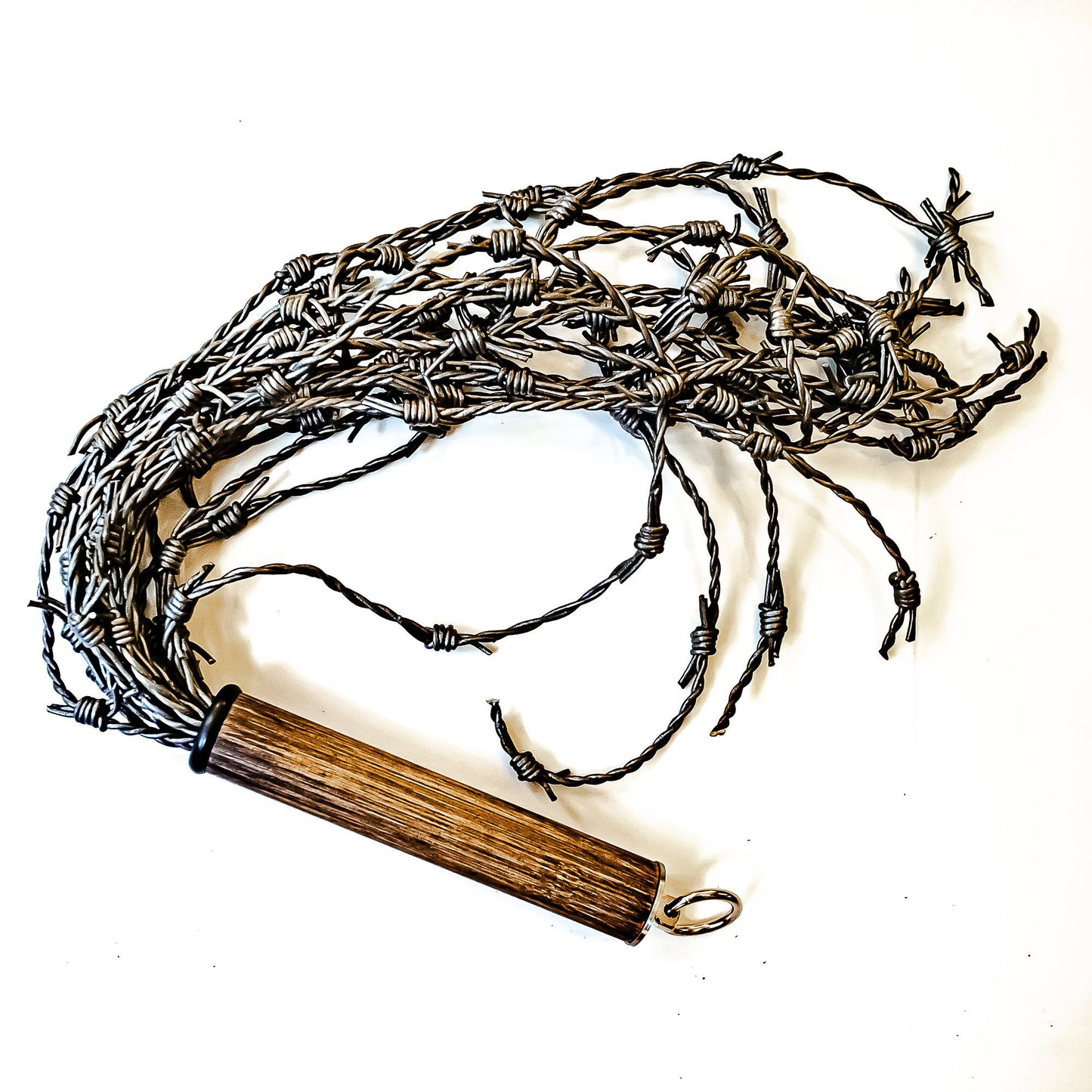 Wuensdorf. 61cm/24" leather and barbed wire flogger