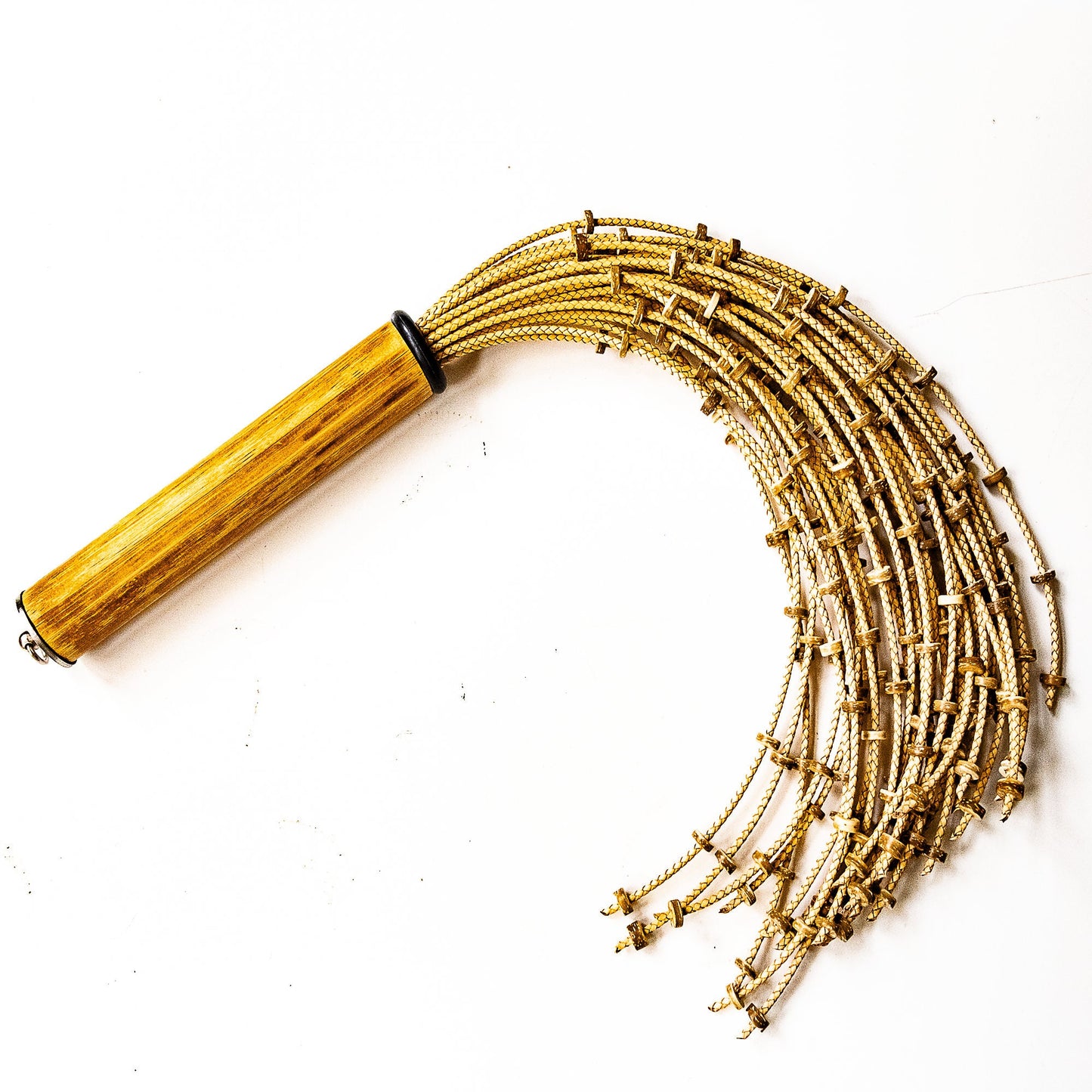 Crisp/Vanilla. 53cm/21" floggers