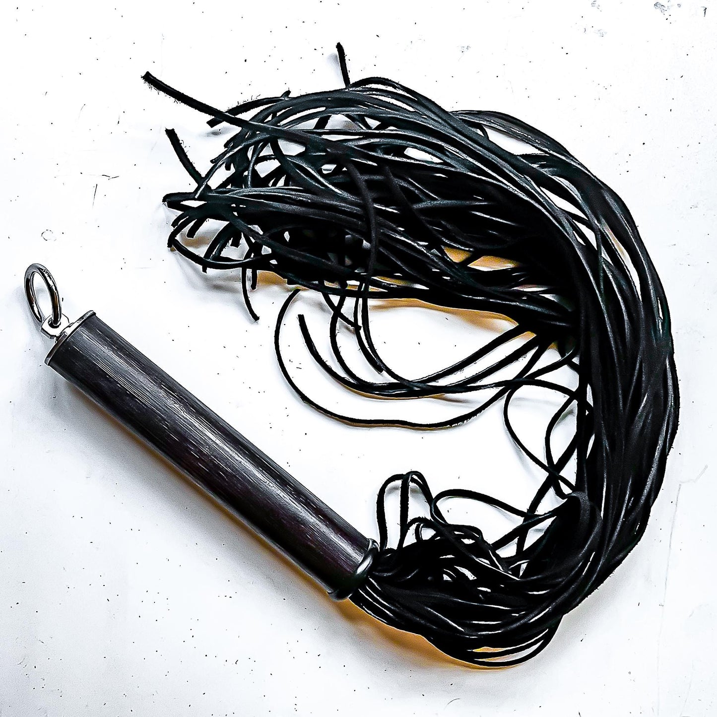 Linguine/Nero. 61cm/24" Veloursleder-Flogger