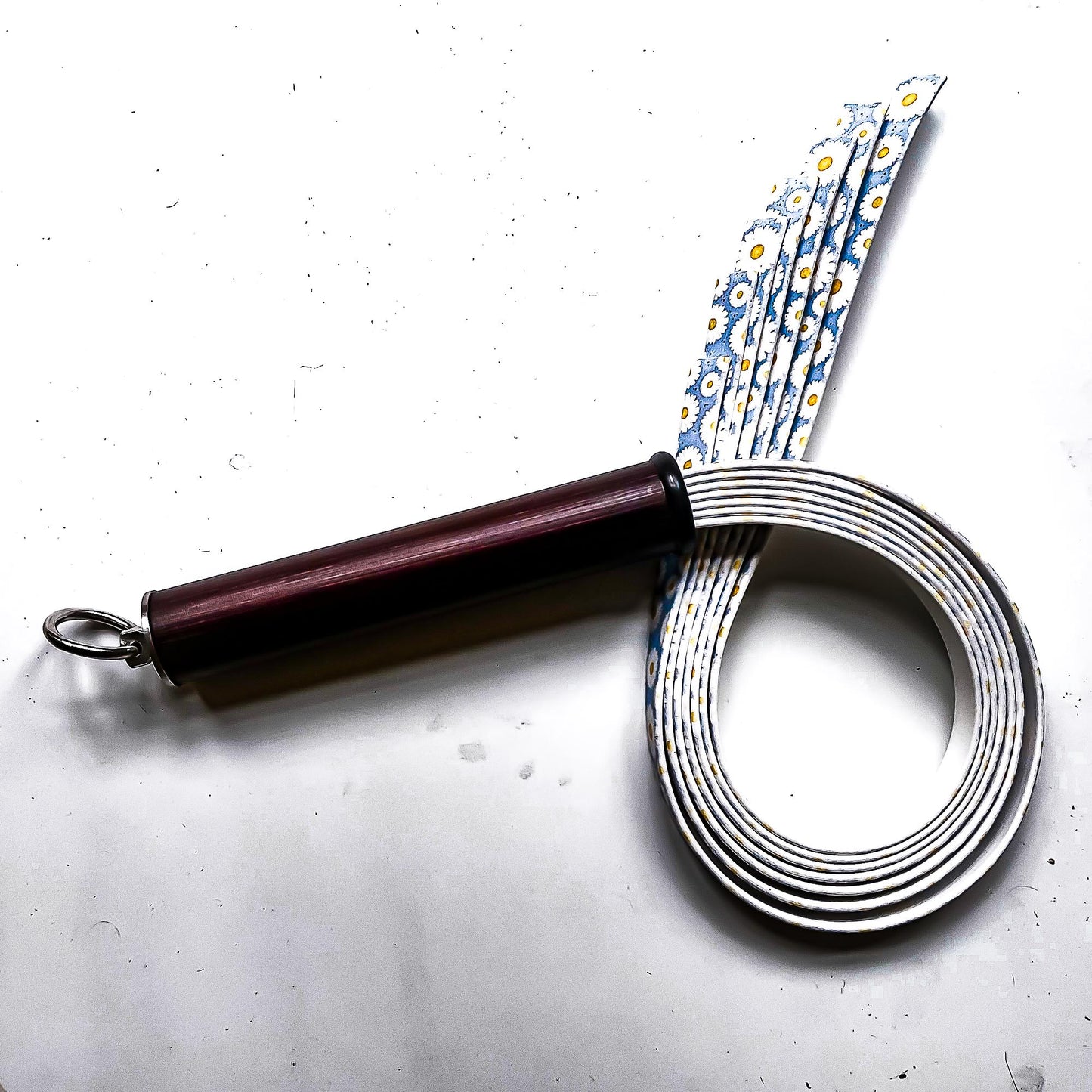 Pop Art/Daisy. 61cm/24" BioThane whip with 7 strands