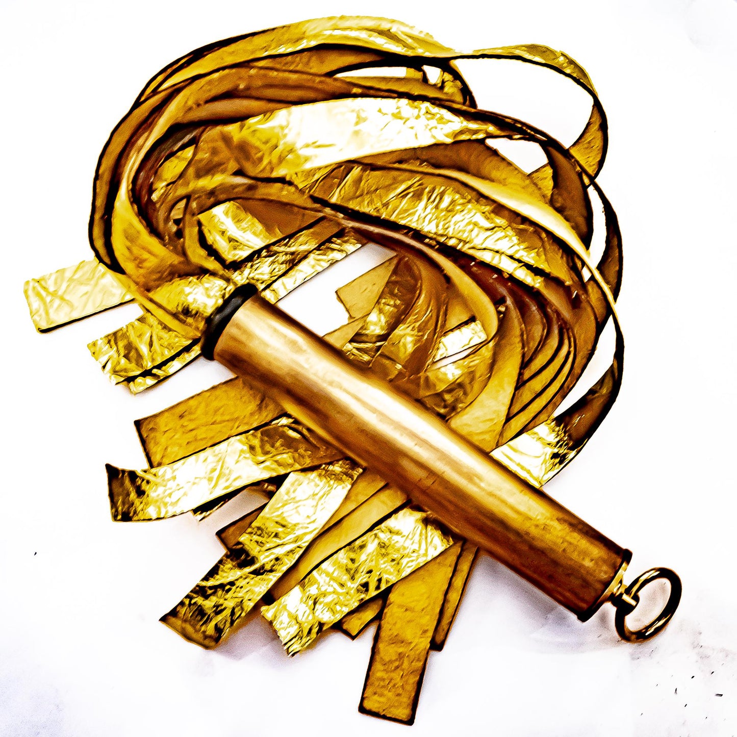 Medea. 61cm/24" golden goatskin flogger