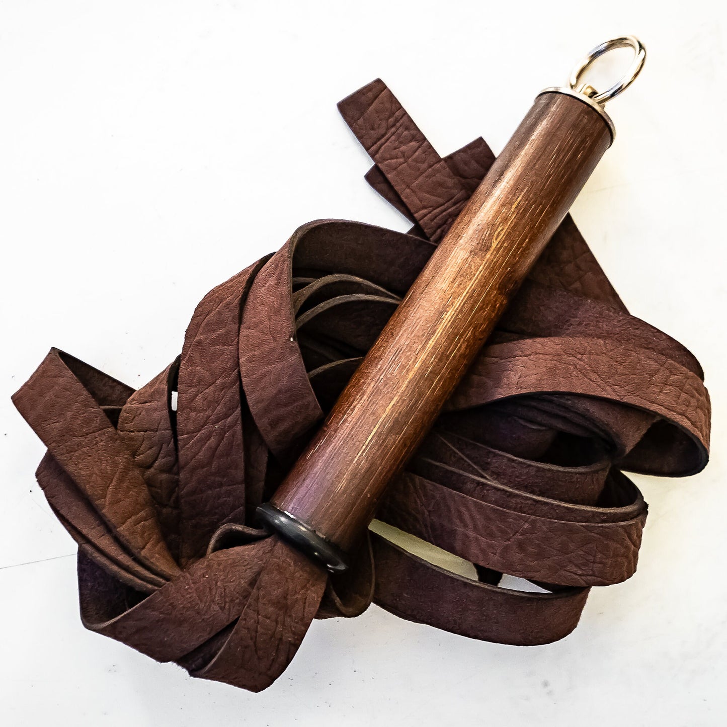 Flogger "Buffalo Gals/Soft" (61cm/24") made of lamb suede with buffalo embossing. BDSM