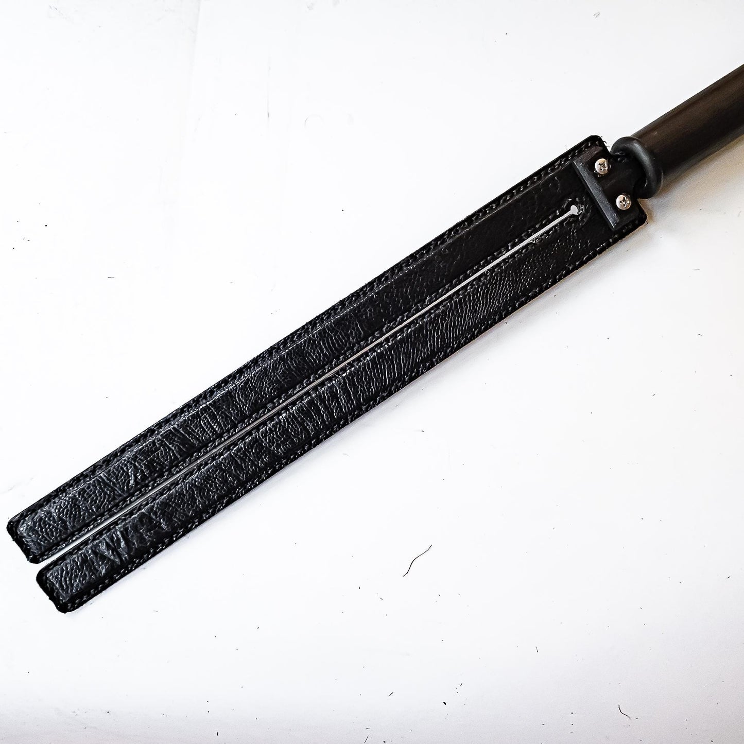 Tawse/Ostrich/Black. 51cm/20", double-tongued paddle made of layered leather with carbon inlay
