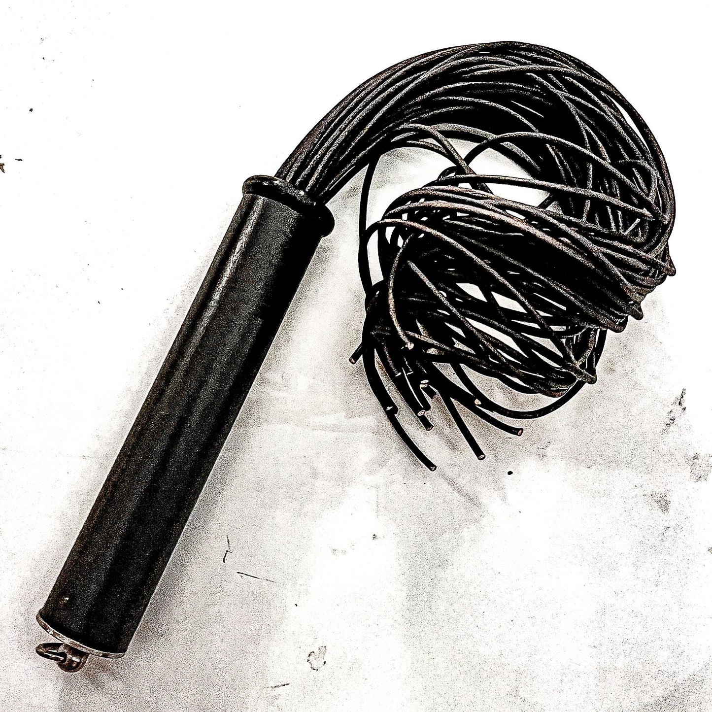 Mini/Spaghetti/Sepia. 43cm/17" flogger with 40 strands