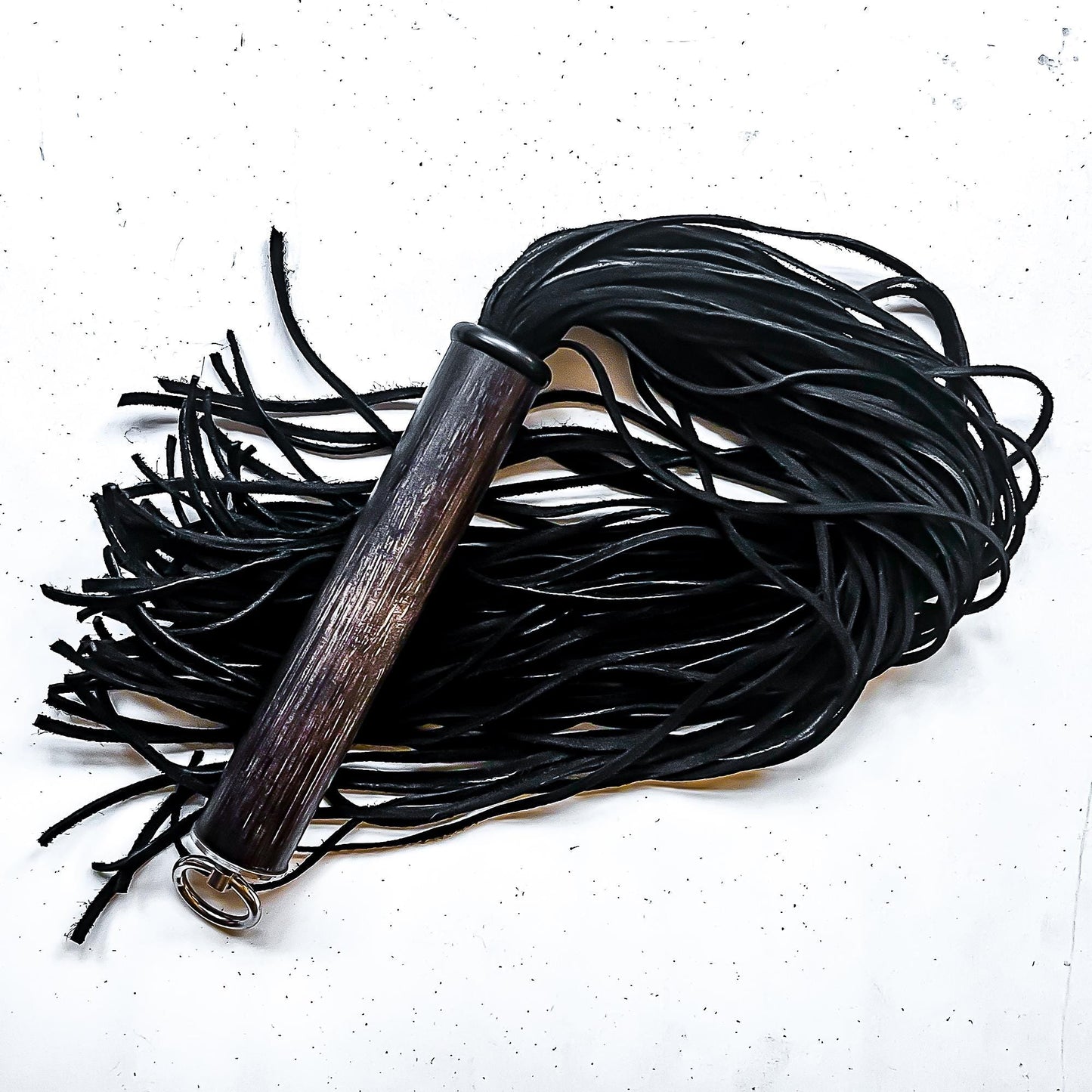 Linguine/Nero. 61cm/24" Veloursleder-Flogger