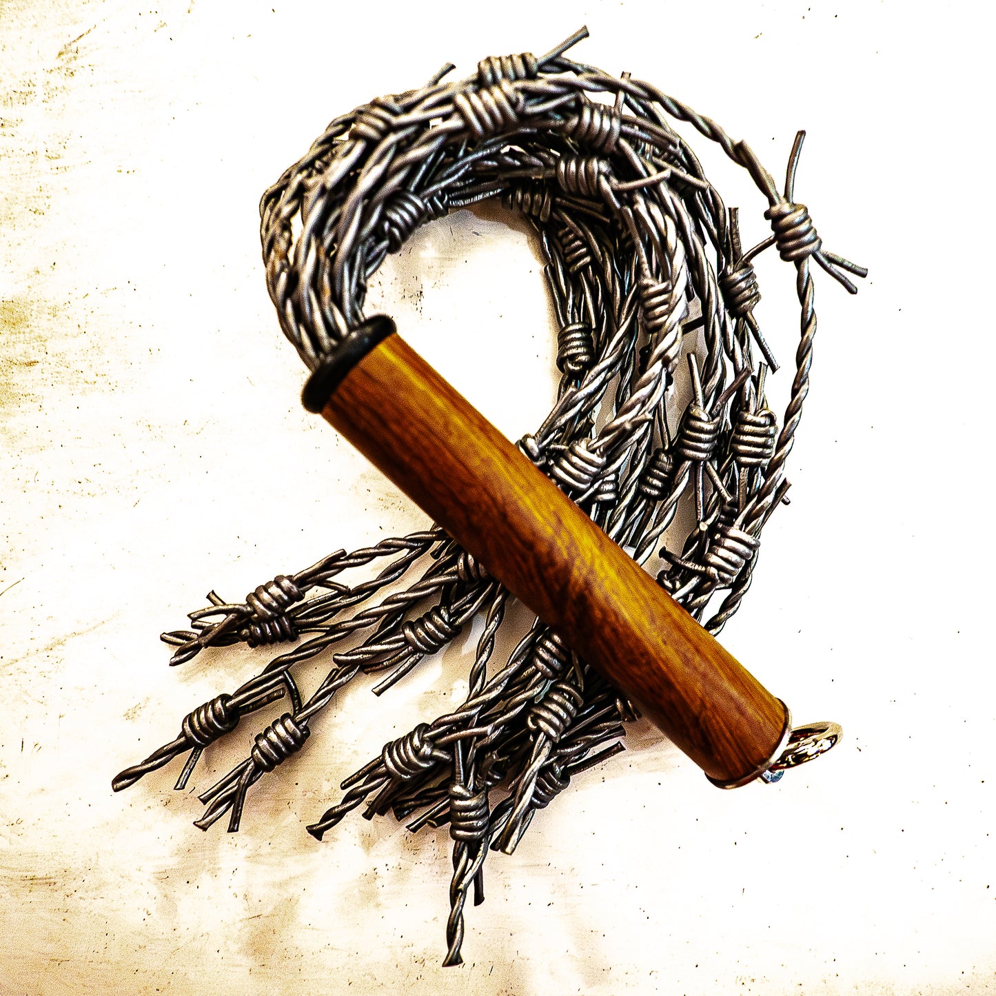 Mini/Wuensdorf. 43cm/17" Stacheldraht-Flogger aus Leder mit 14 Drähten