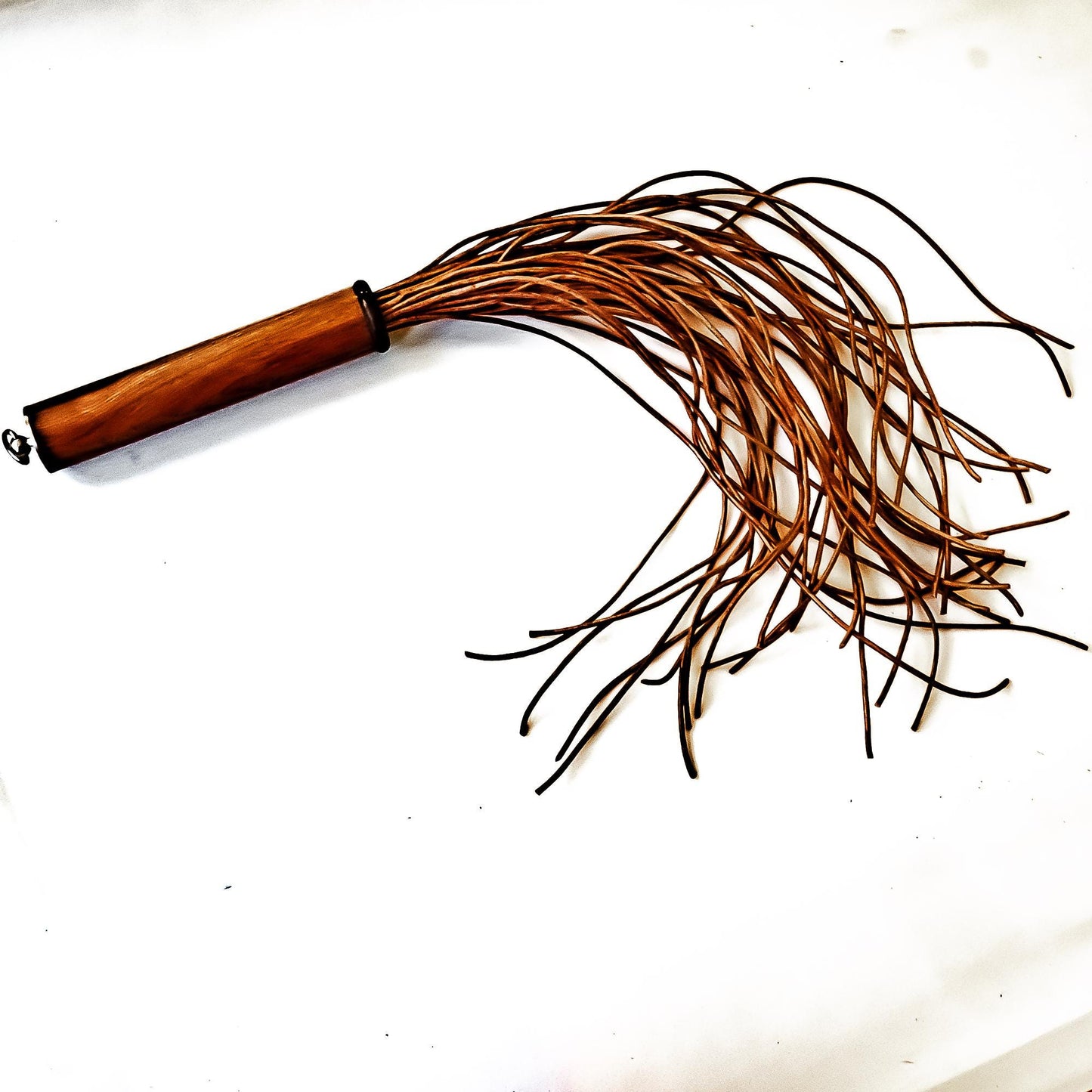 Mini/Spaghetti/Porcini. 43cm/17" flogger with 40 strands