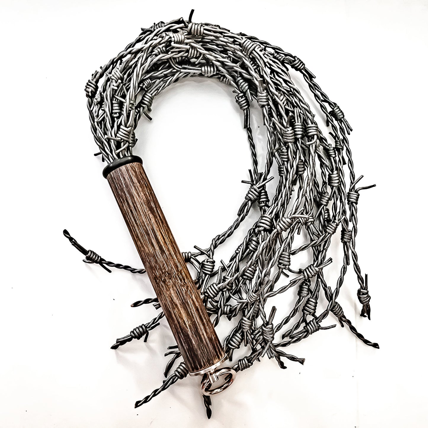 Wuensdorf. 61cm/24" leather and barbed wire flogger