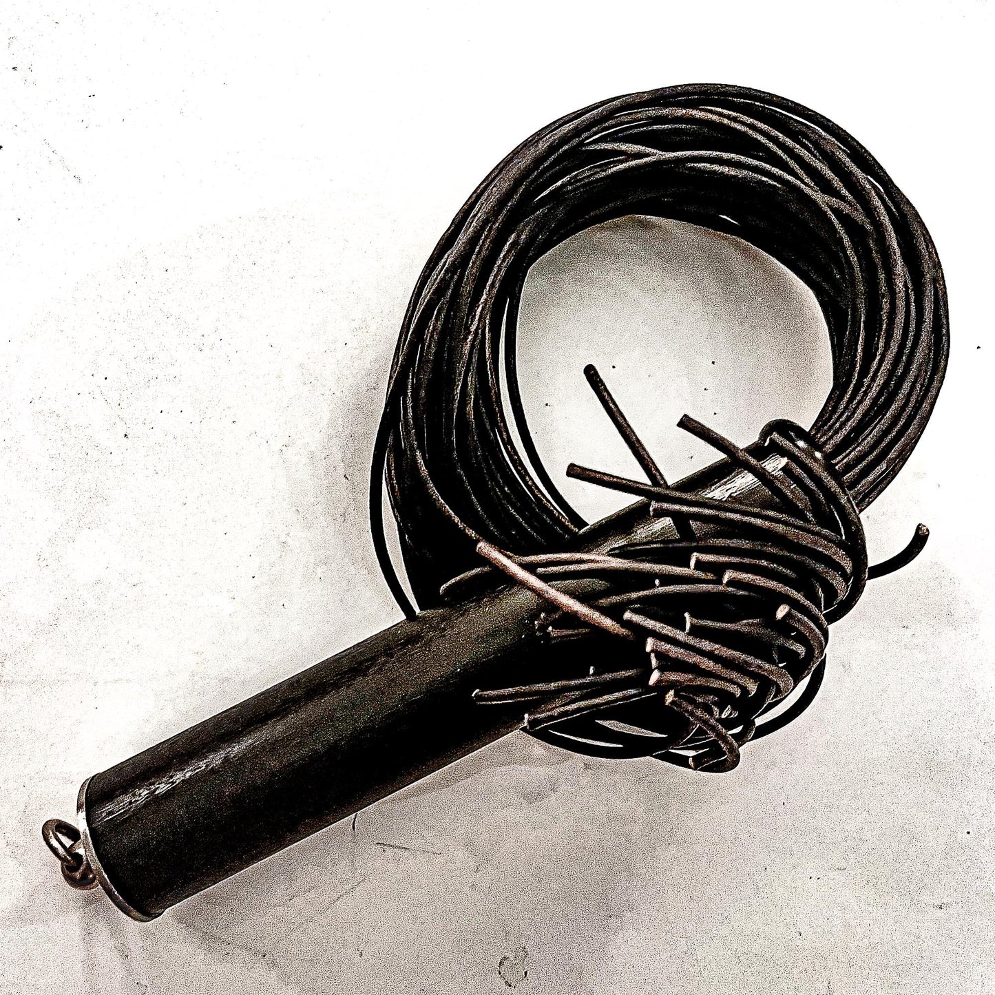 Mini/Spaghetti/Sepia. 43cm/17" flogger with 40 strands