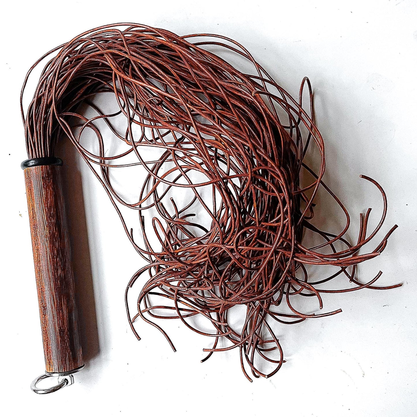 Spaghetti/porcini. 61cm/24" leather flogger