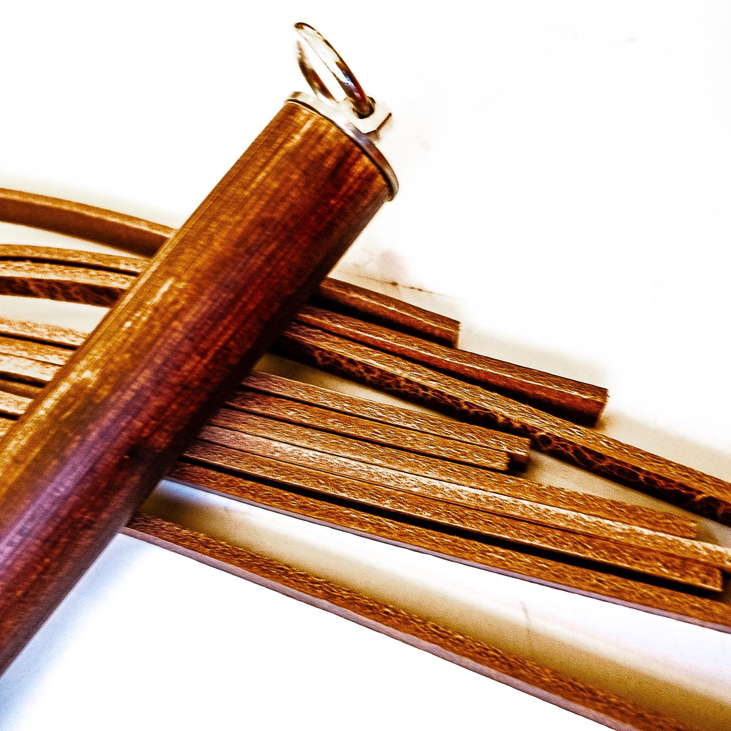Buffalo Gals/Hard&Heavy/Brown (71cm/28") whip made of hard buffalo leather. BDSM