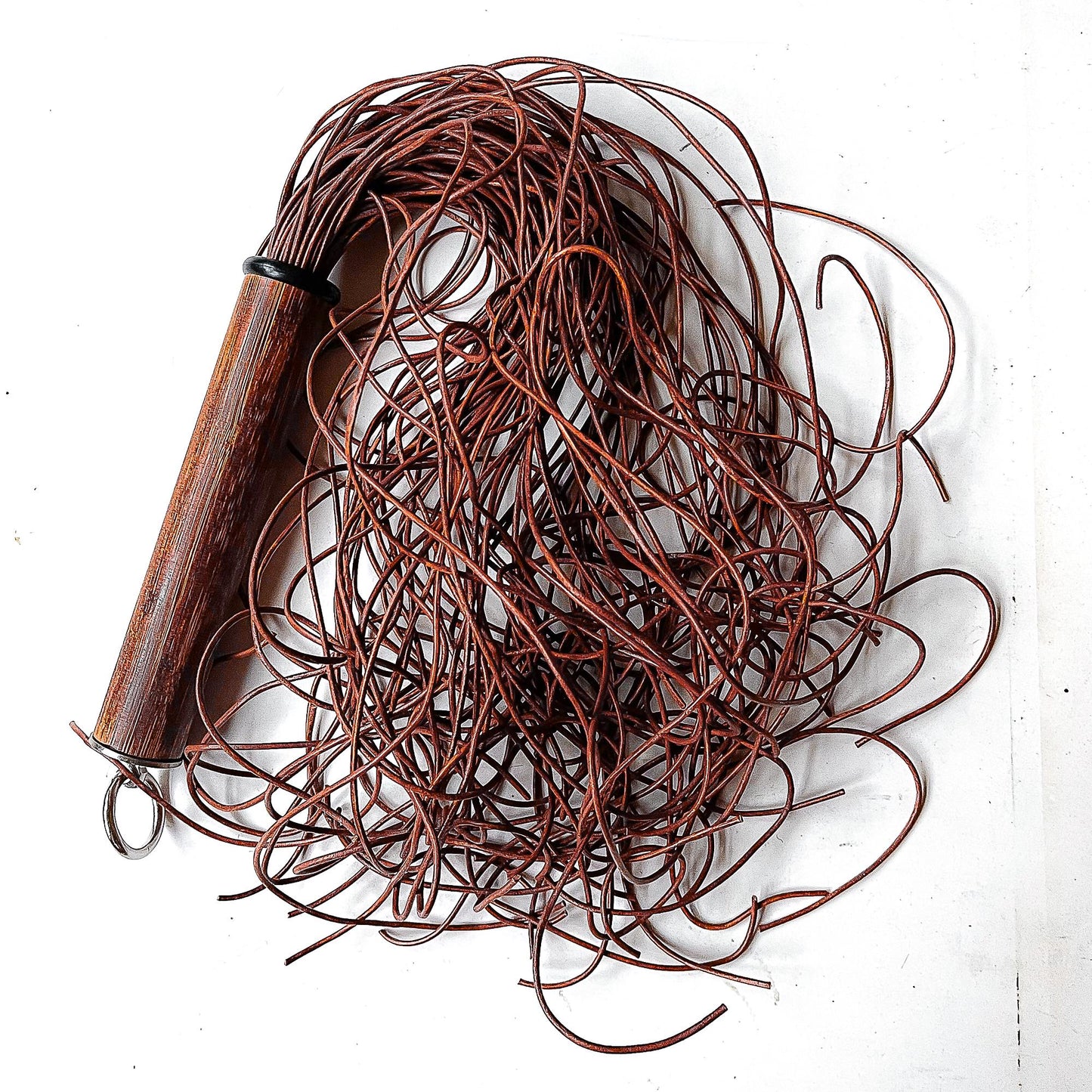 Spaghetti/porcini. 61cm/24" leather flogger