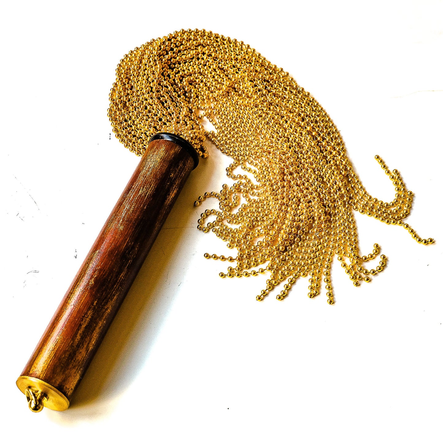 Solid Gold. 53cm/21" Kugelketten-Flogger
