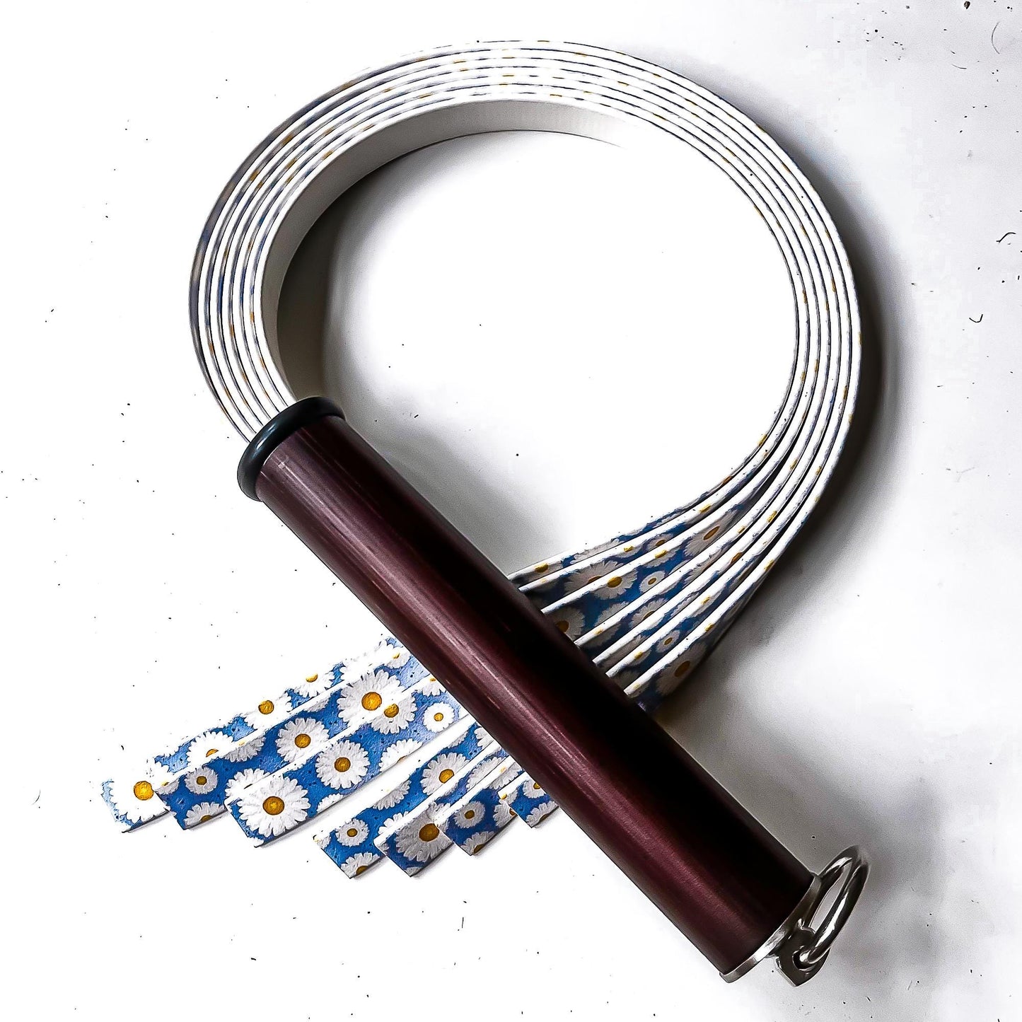Pop Art/Daisy. 61cm/24" BioThane whip with 7 strands