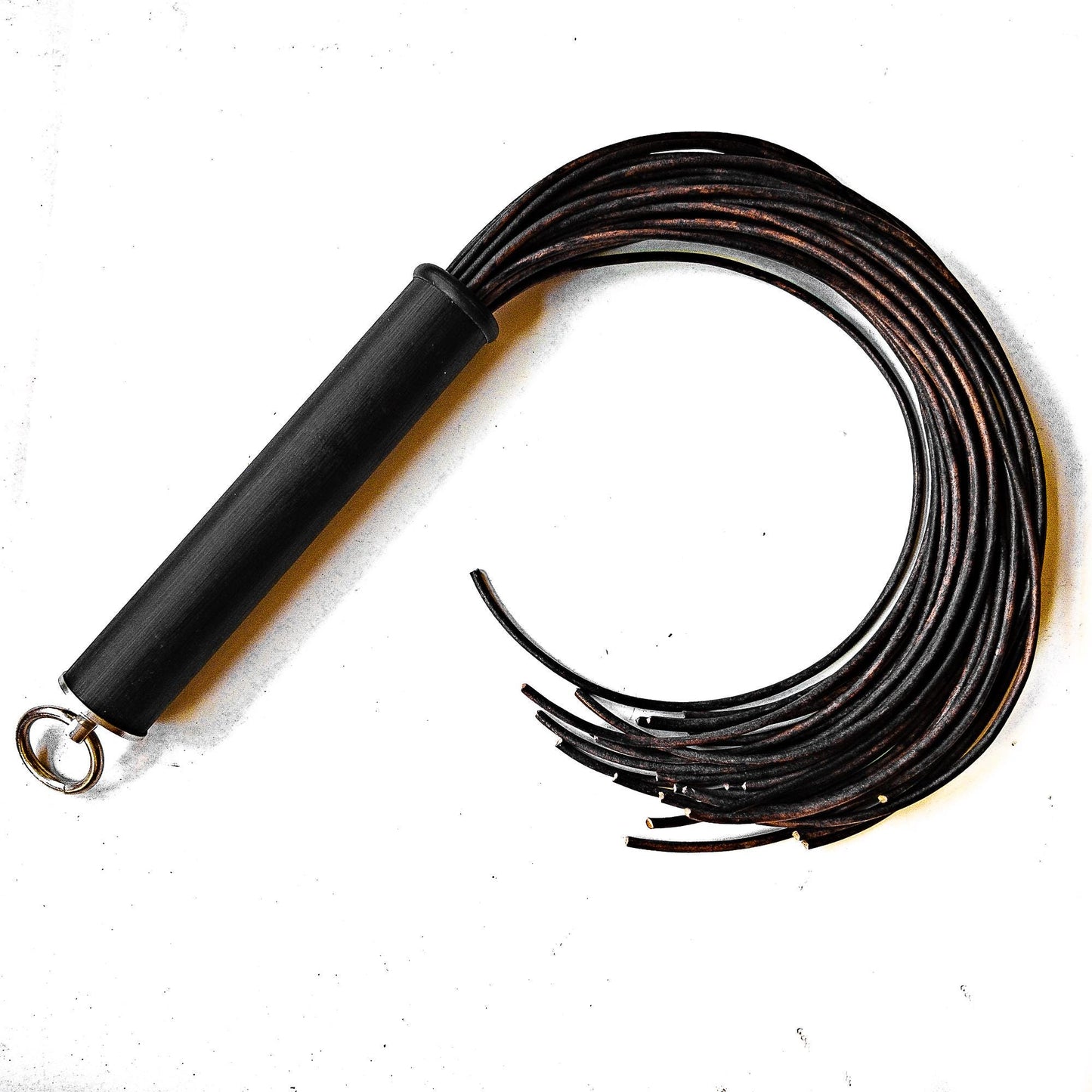 Leather flogger "Spaghettoni/Sepia". 61cm/24"