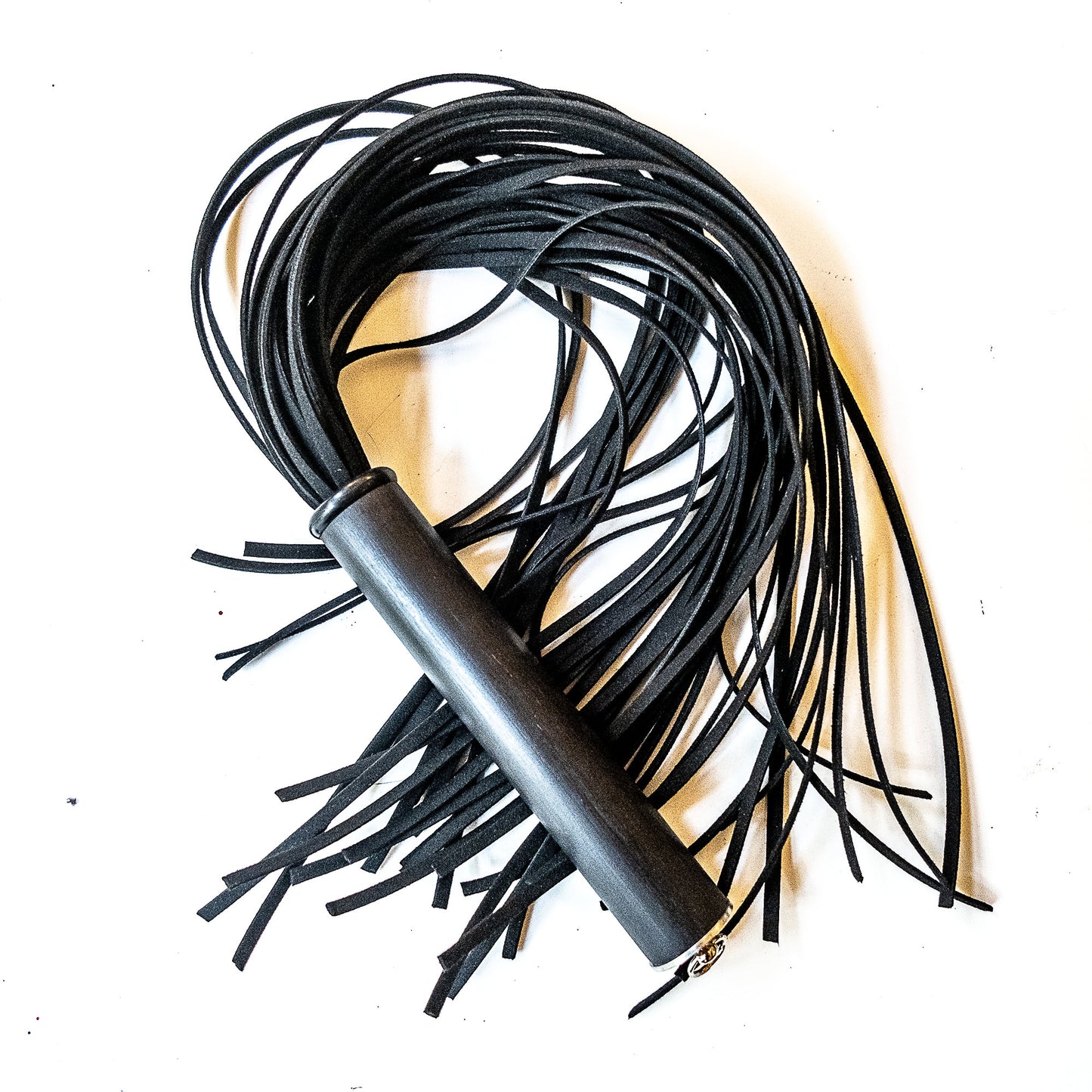 Tagliatelle/Vegan/Nero. 61cm/24" floggers