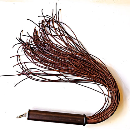 Spaghetti/Sanguigno. 61cm/24" leather flogger
