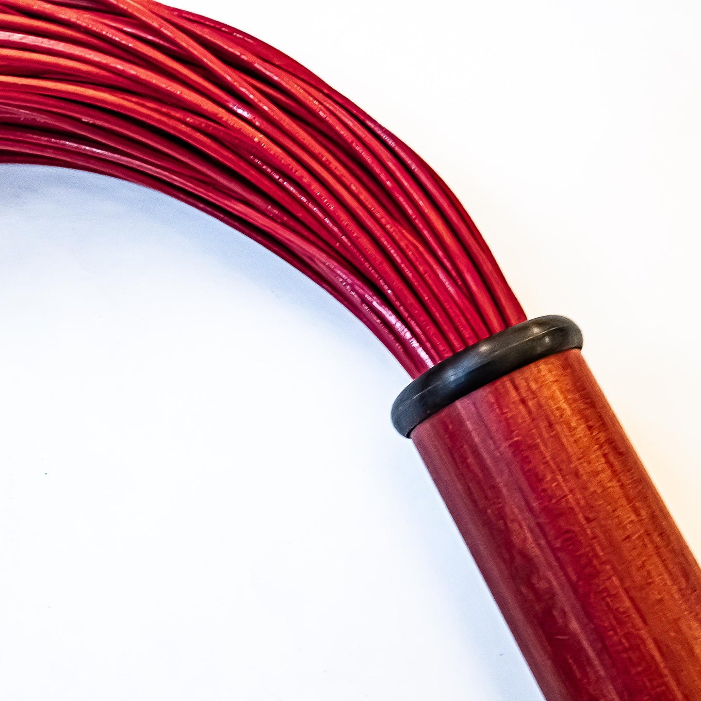 Spaghetti/Pomodoro. 61cm/24" leather flogger