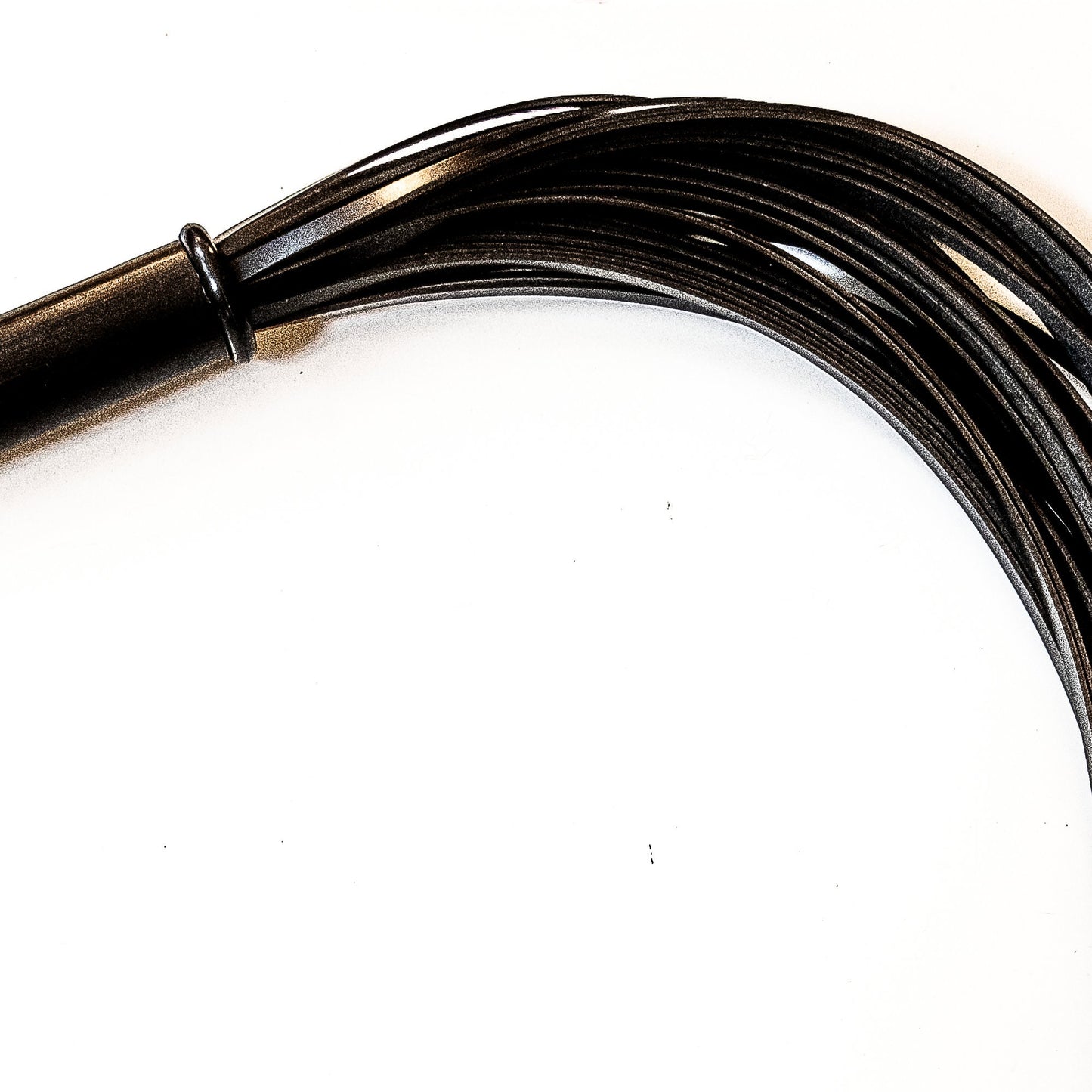 Shiny, shiny. 61cm/24" flogger made of shiny boot leather