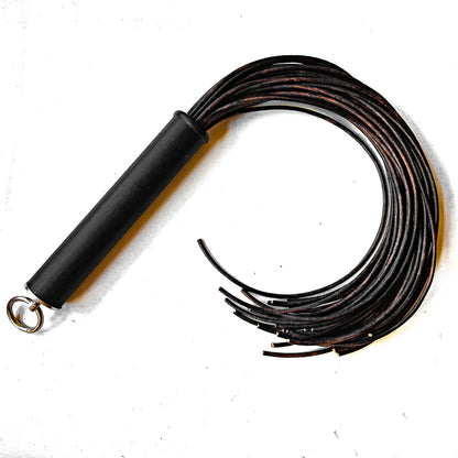 Spaghetti/Sanguigno. 61cm/24" leather flogger