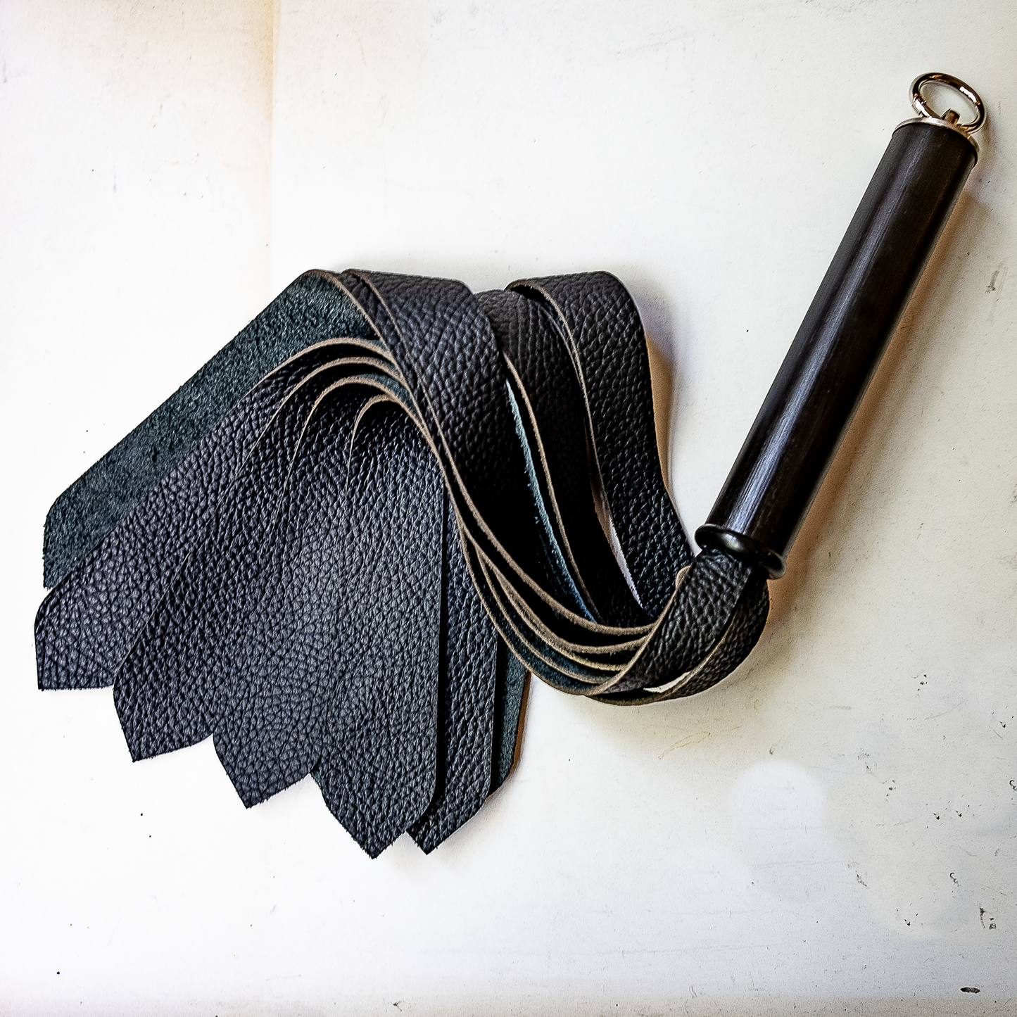 Leather Tie / Black. 56cm/22" Lederflogger