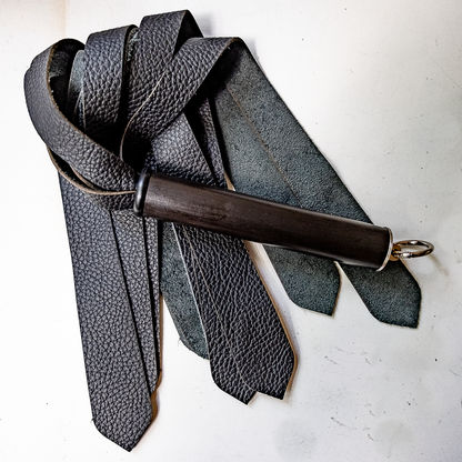 Leather Tie / Black. 56cm/22" Lederflogger
