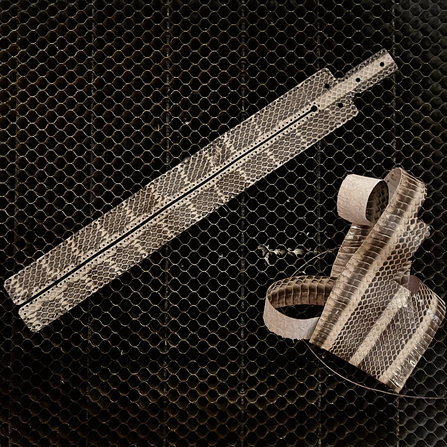 Tawse/Snake. 51cm/20", double-tongued paddle made of layered leather