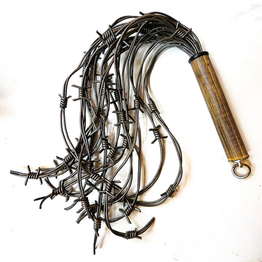Wünsdorf. 61cm/24" leather and barbed wire flogger