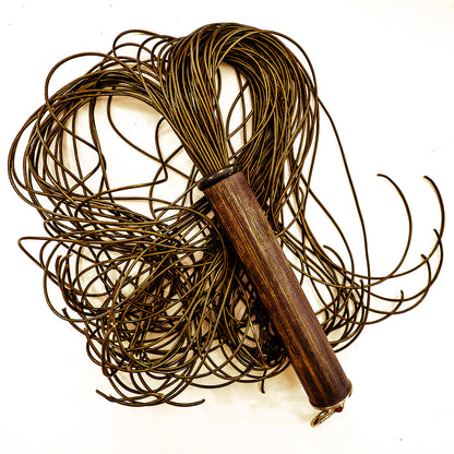 Spaghetti/Sepia. 61cm/24" leather flogger