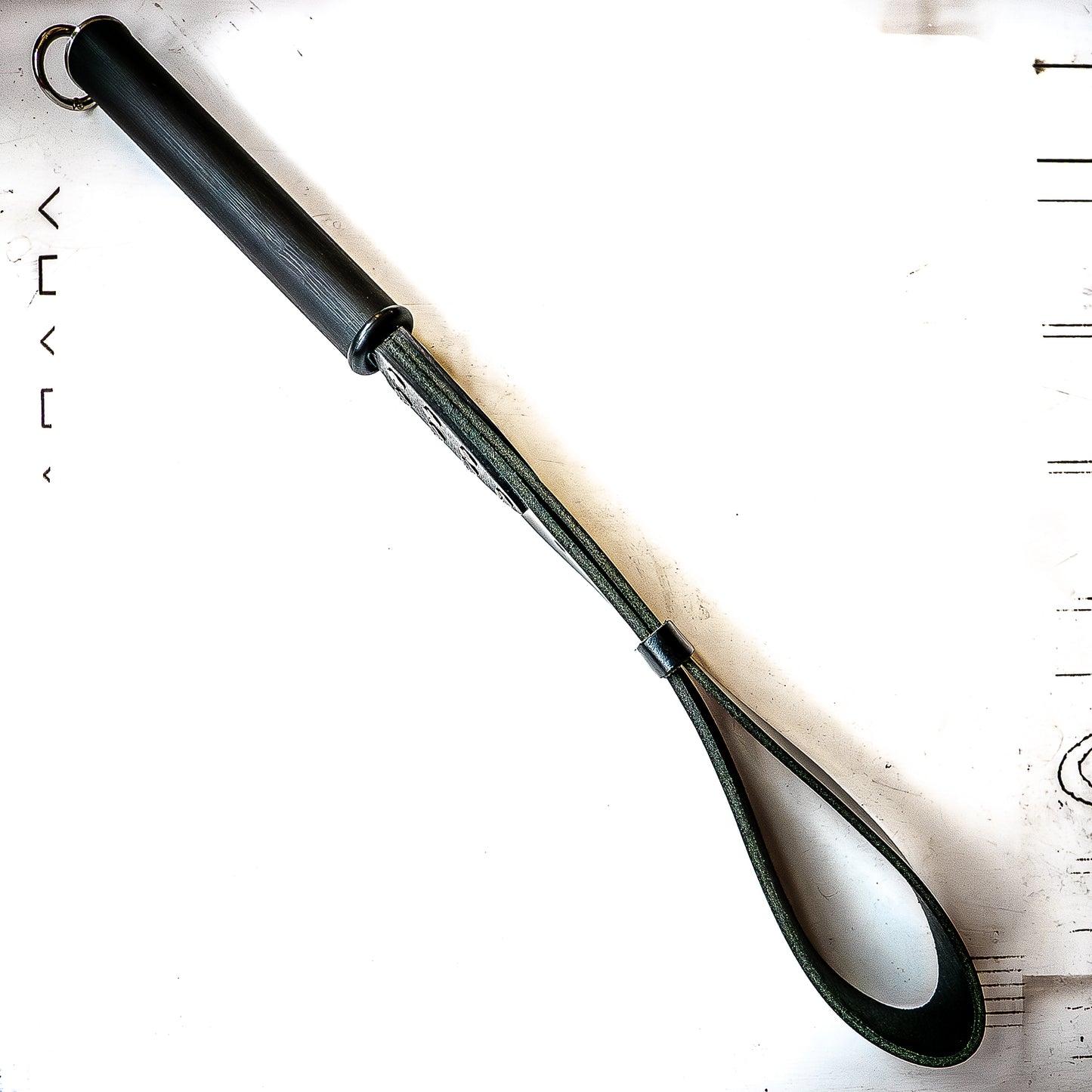 Vaters Gürtel / Braun. Schlaufenpeitsche aus einem echten Gürtel 56cm/22"