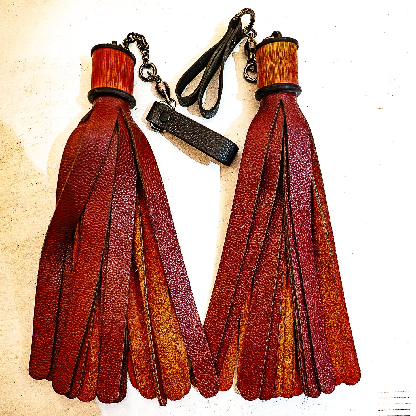 POI/Blutrot Fingerflogger (Paar, je 33cm Leder +  25cm Fingerschlaufen und Kette)