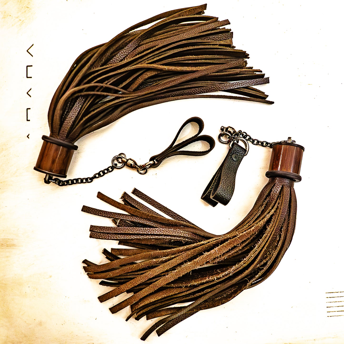 POI/Schoko Fingerflogger (Paar, je 33cm Leder +  25cm Fingerschlaufen und Kette)