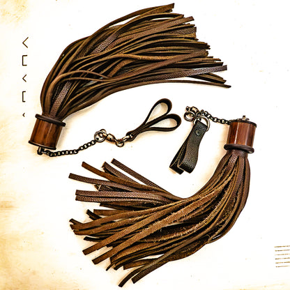 POI/Schoko Fingerflogger (Paar, je 33cm Leder +  25cm Fingerschlaufen und Kette)