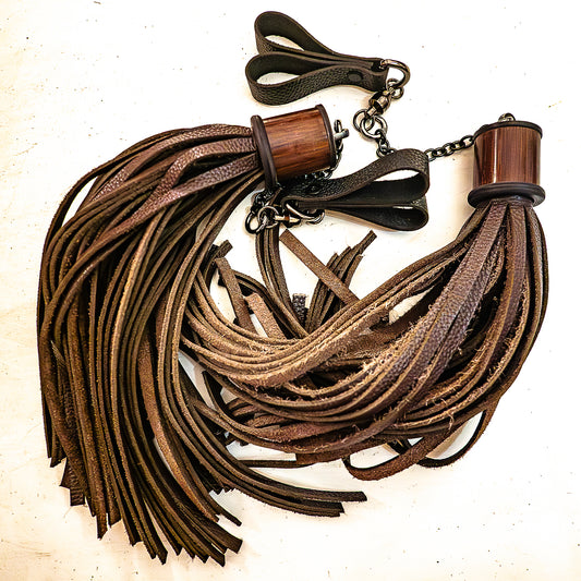 POI/Schoko Fingerflogger (Paar, je 33cm Leder +  25cm Fingerschlaufen und Kette)