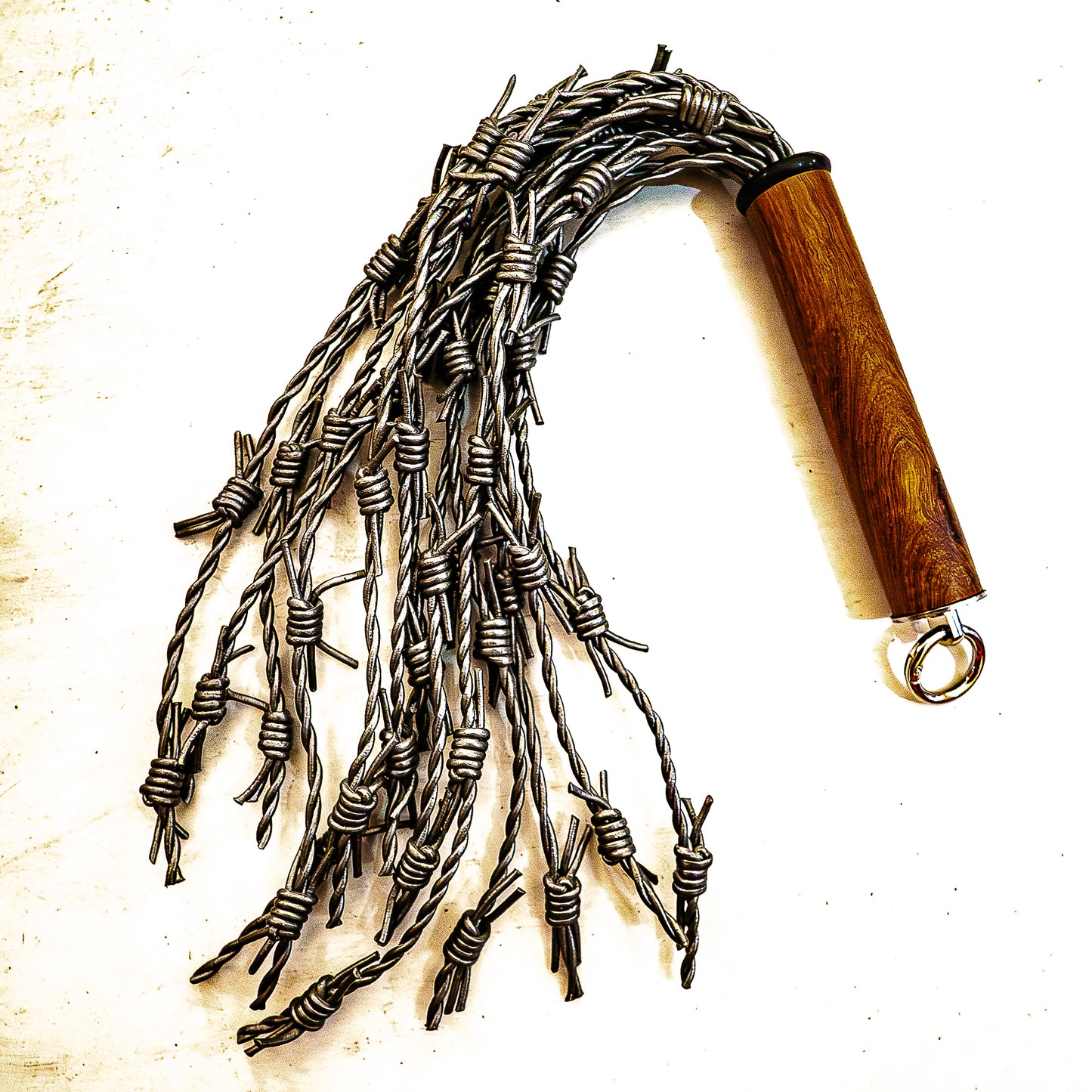 Mini/Wuensdorf. 43cm/17" Stacheldraht-Flogger aus Leder mit 14 Drähten