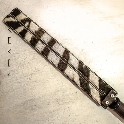 Tawse/Zebra #6, mit echtem Zebrafell, 51cm/20" zweizümgiges Paddle