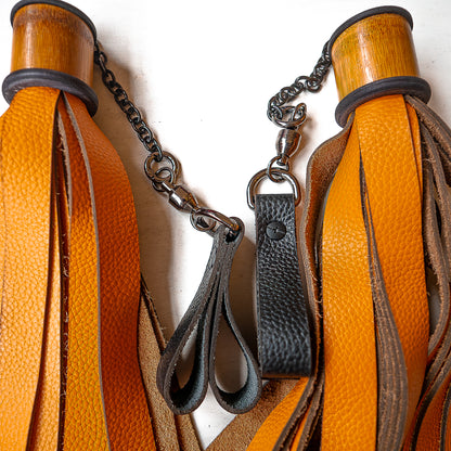 Poi/Breit/Orange. Fingerflogger (Paar, je 30cm Leder +  23cm Griffe, Fingerschlaufen und Kette)