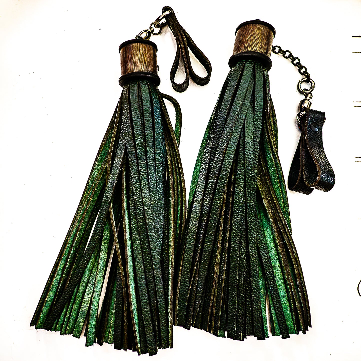 Poi/Fir Green Finger Floggers (pair, each 33cm leather + 25cm finger loops and chain)