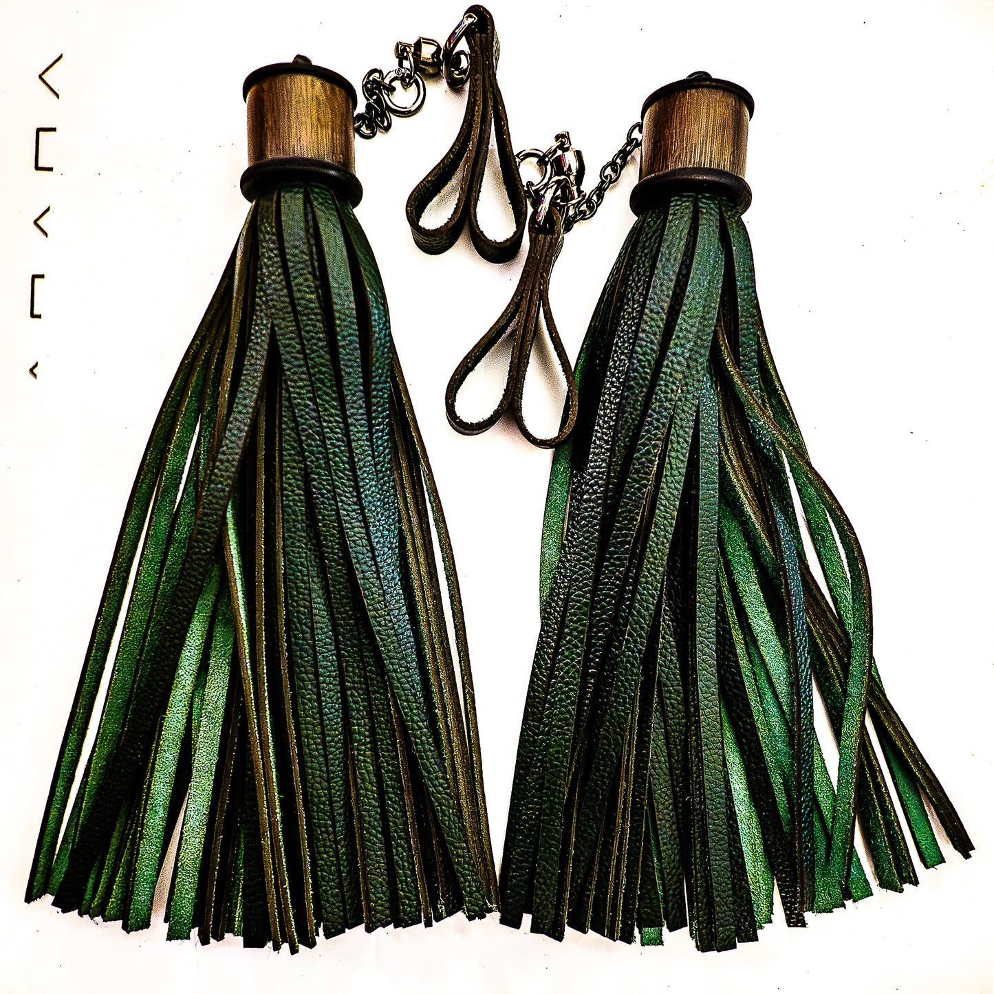Poi/Fir Green Finger Floggers (pair, each 33cm leather + 25cm finger loops and chain)