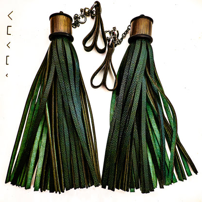 Poi/Fir Green Finger Floggers (pair, each 33cm leather + 25cm finger loops and chain)
