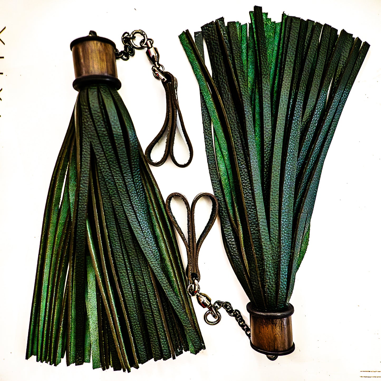 Poi/Fir Green Finger Floggers (pair, each 33cm leather + 25cm finger loops and chain)