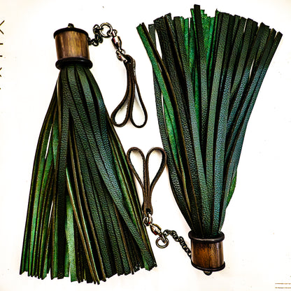 Poi/Fir Green Finger Floggers (pair, each 33cm leather + 25cm finger loops and chain)
