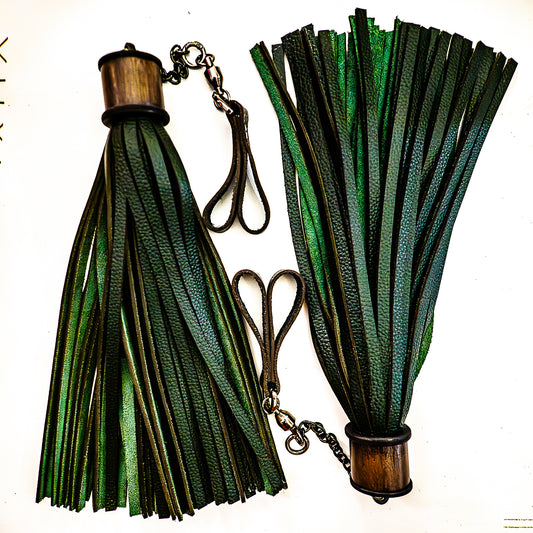 Poi/Fir Green Finger Floggers (pair, each 33cm leather + 25cm finger loops and chain)