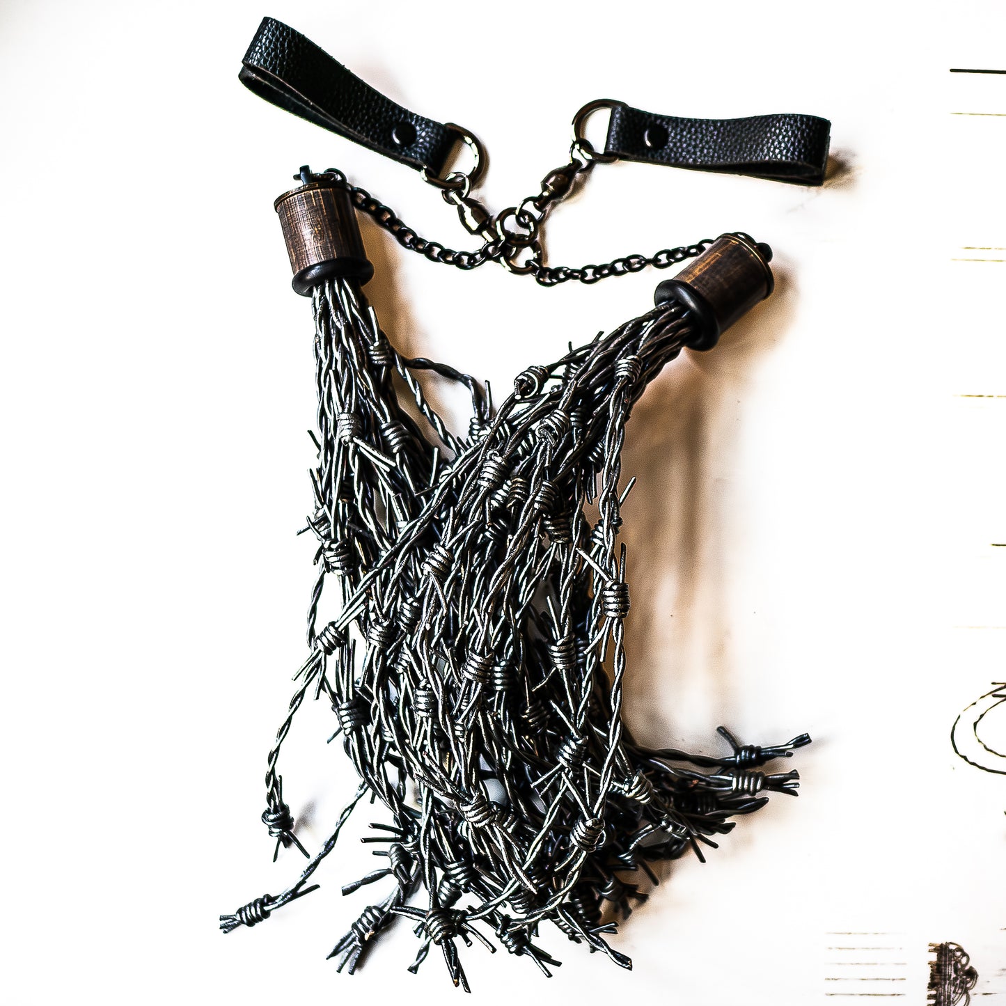 Poi/Stacheldraht. Fingerflogger (Paar mit Stacheldraht-Imitat aus Leder)